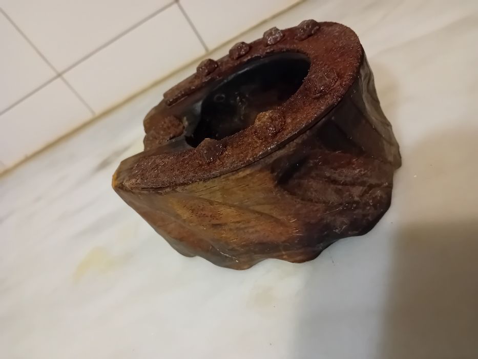 Cinzeiro em Madeira com Ferradura de Cavalo