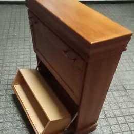 Sapateira em madeira