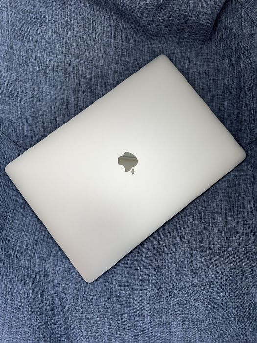 Macbook pro 15 2018 i9 2.9/ 16gb / 2000gb/ Radeon Pro 560x 4GB 93%