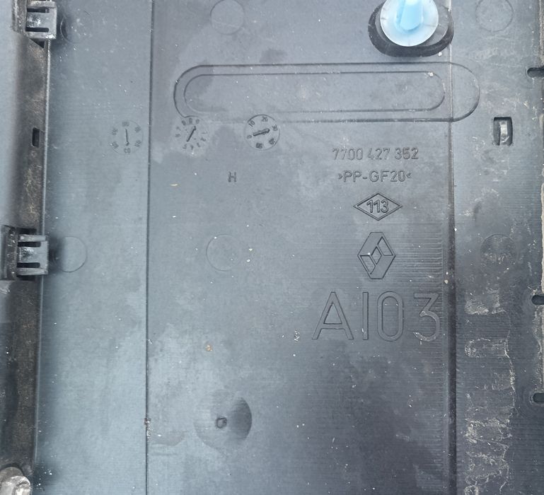 Spojler lotka światło stop u klapy pokrywy bagażnika renault Clio 2 II