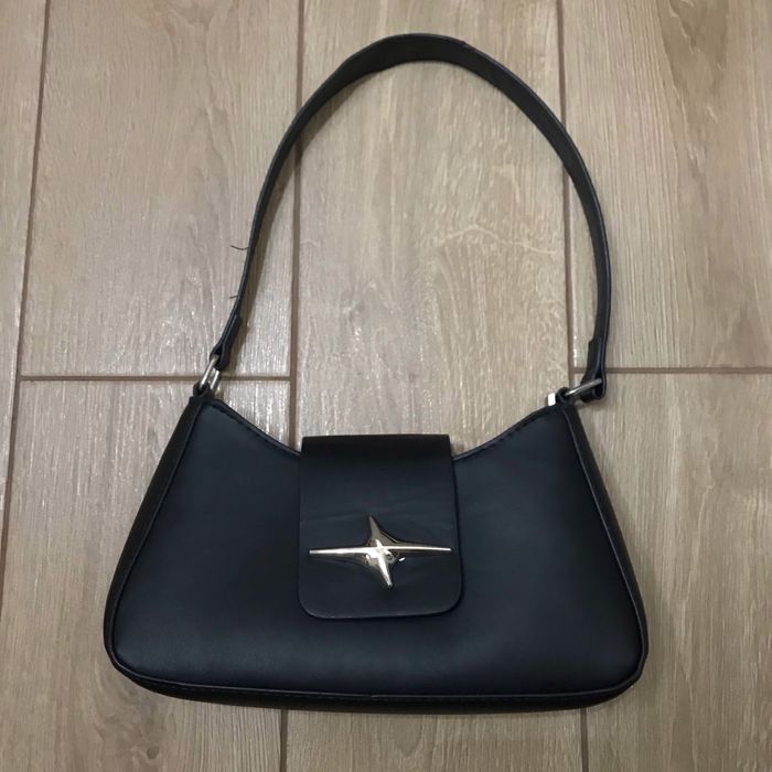 Чорна маленька жіноча сумка з зіркою б/у