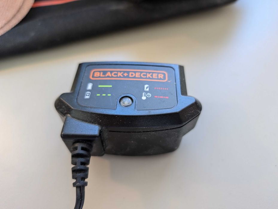 Black + Decker Battery powered Orbital Sander / Lixadora rotorbital