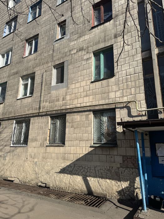 Продам 1 кім. на вул. Кременчуцькій