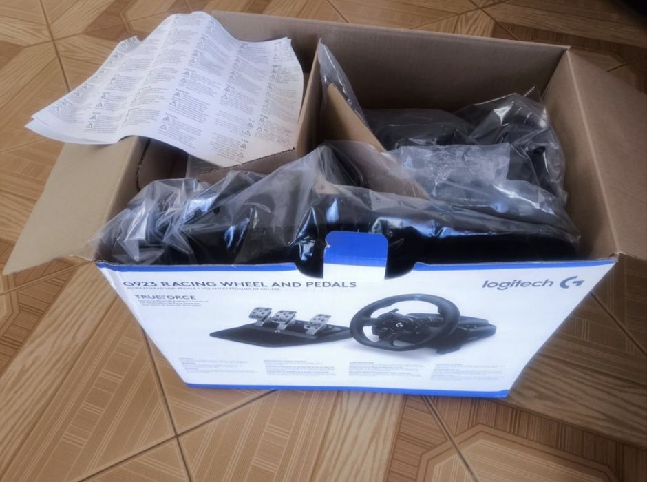 Logitech g923 PS4/PS5/PC