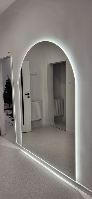 Lustra na wymiar. Lustra LED