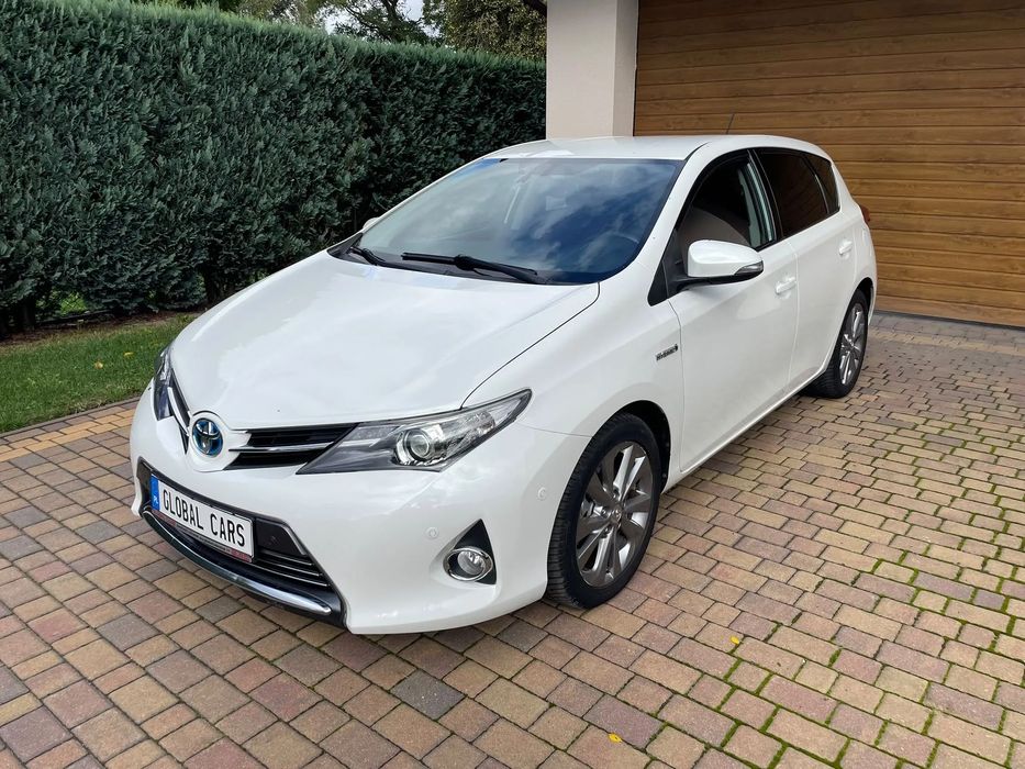 Toyota Auris **GWARANCJA** kolor PERŁA *KAMERA* SKÓRY *klimatronik*