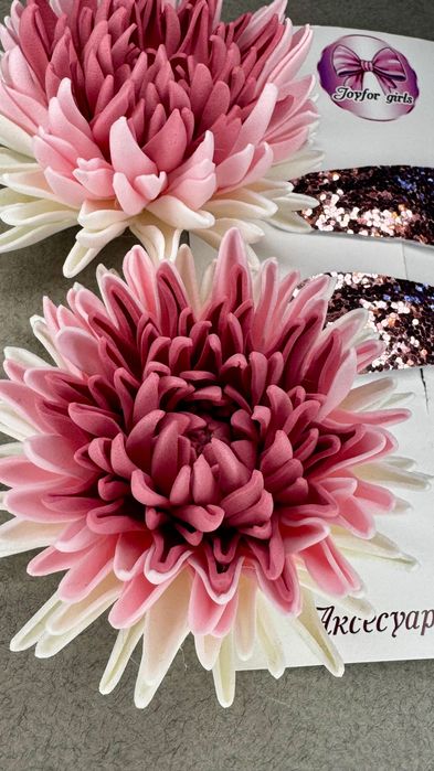 Хризантеми.Шкільні банти на линейку. Школа. Резинки. Зажимы