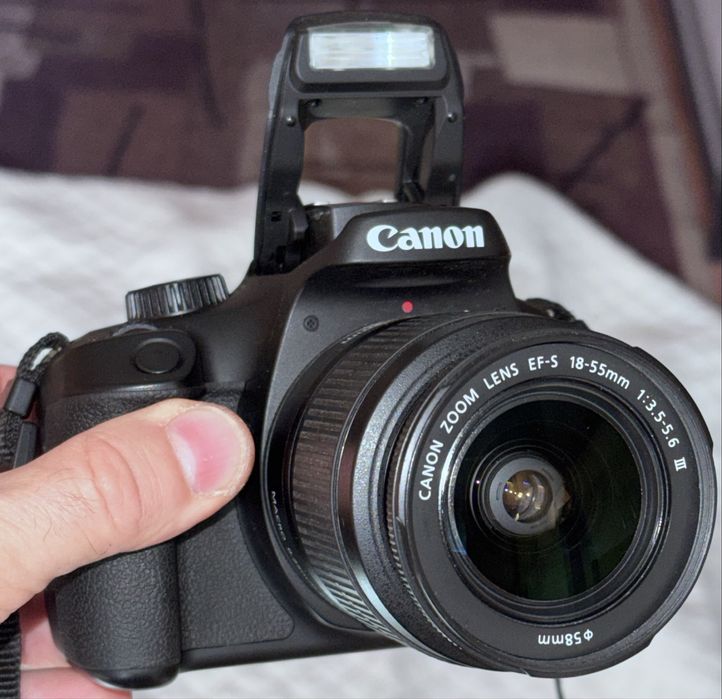Дзеркальний цифровий фотоапарат Canon EOS 4000D