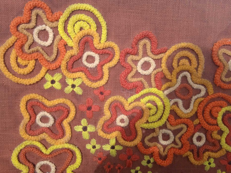 Quadro antigo, bordado, com moldura