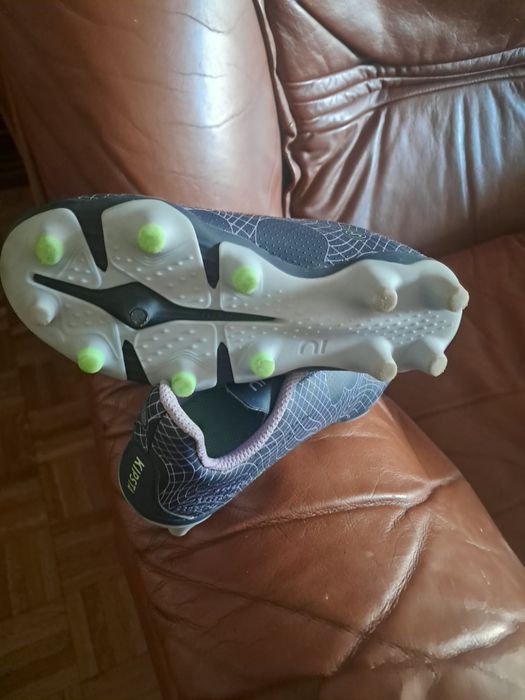 10€ chuteiras de criança, calça como novas 27/28
