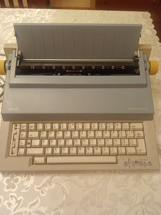 Maszyna do pisania olivetti elektryczna