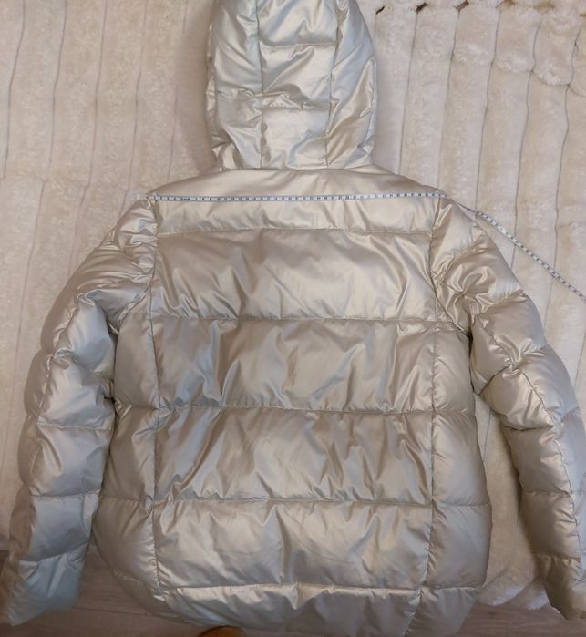 Жіноча зимова куртка, з натуральним хутром на  капюшоні, не нова