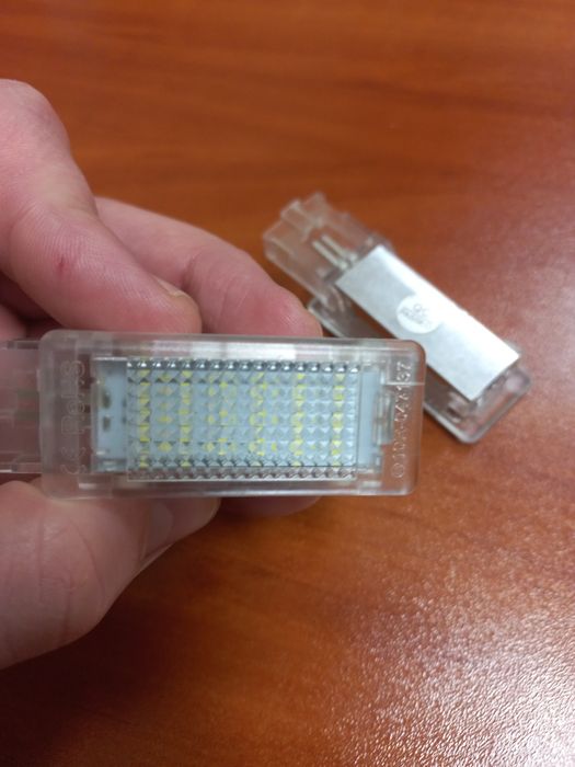 Штатная LED подсветка салона ног, дверей и багажника Volkswagen/Skoda