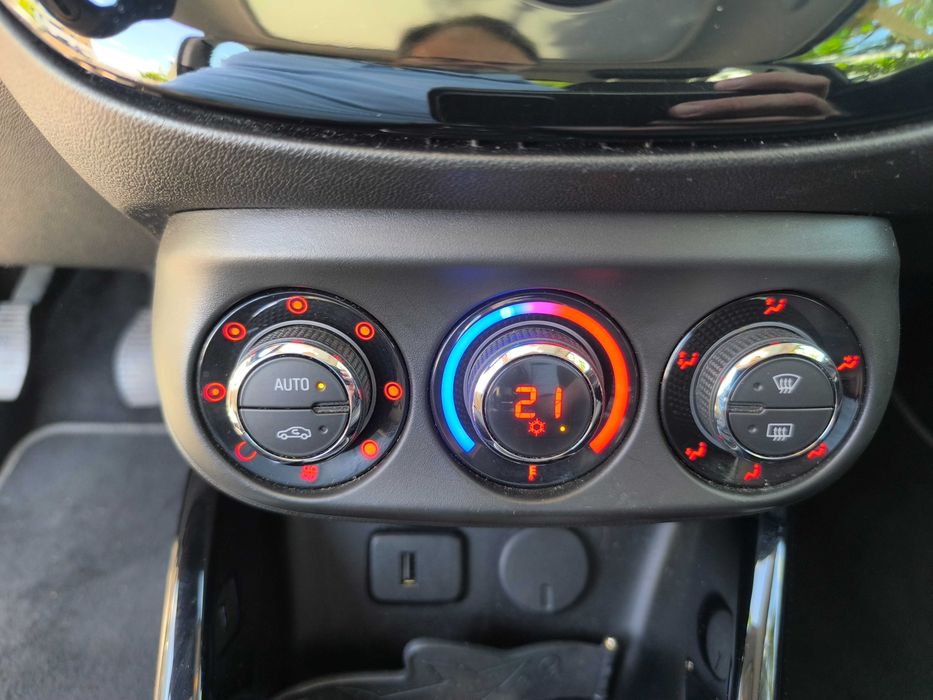 Opel Adam 1.0 Turbo 115cv CX6 Velocidades em bom estado