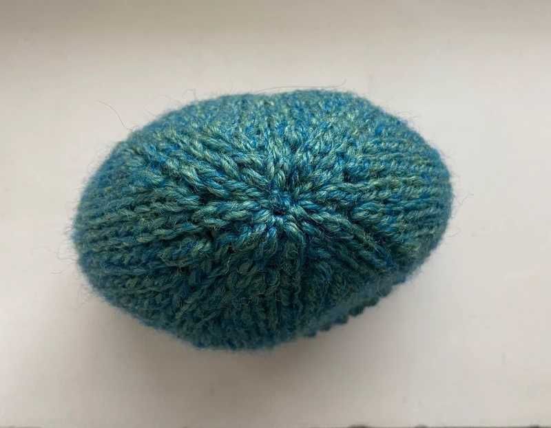 Zielona dziergana handmade czapka