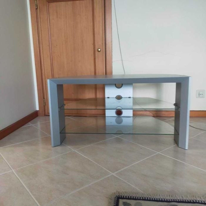 Móvel com vidro de TV