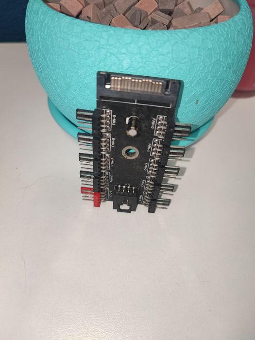 Хаб сплиттер для питания 10 вентиляторов 12В 4pin PWM от Sata, майнинг