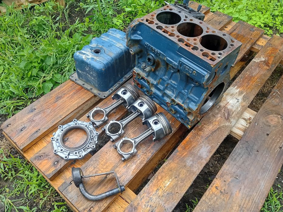 Silnik Kubota blok D1105D z  tłokami