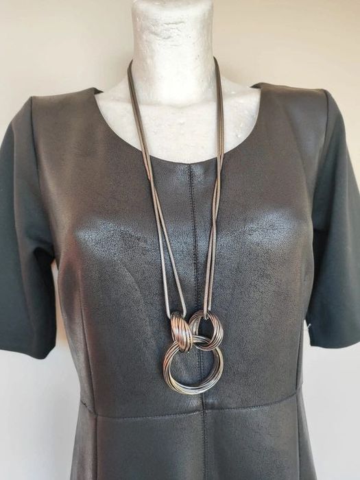 NOWA Czarna sukienka przód imitacja skóry Spektra studio rozm. 40