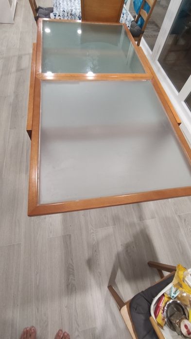 Mesa de sala de jantar usada