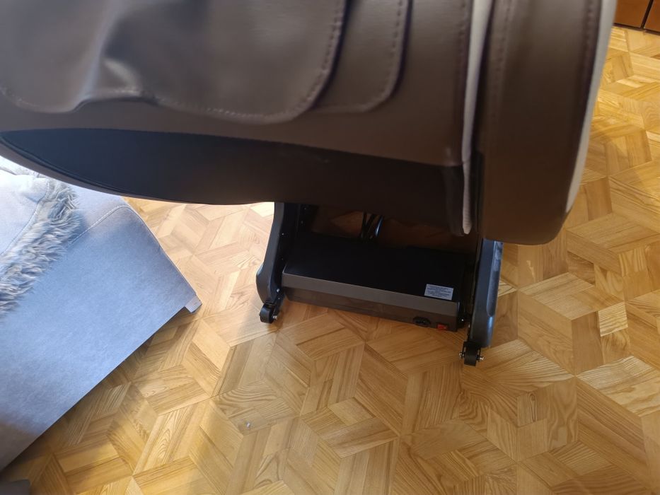 Fotel masujący bez śladów używania