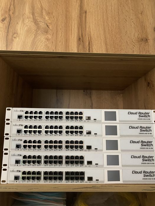 Комутатор керований Mikrotik CRS125-24G-1S-RM