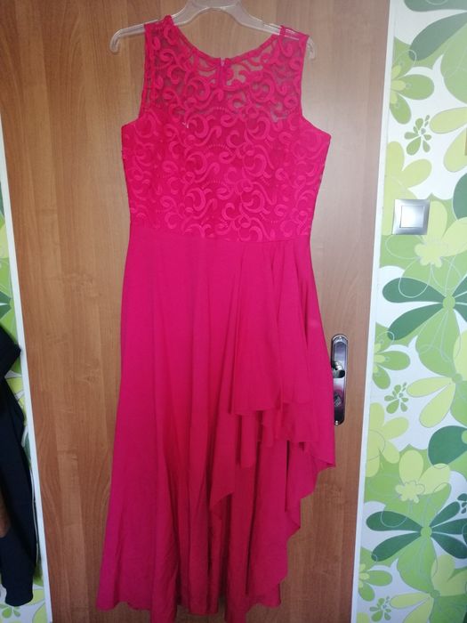 Sukienka fuksja z przodu krótka z tyłu dłuższą z koronką falbany
