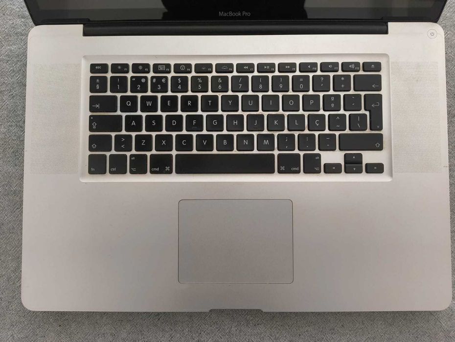 Apple MacBook Pro 17 Early 2011 — i7 QUAD CORE — 16GB RAM — Funcional