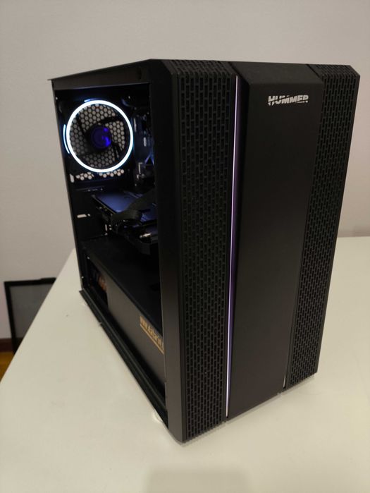 Computador torre gaming.