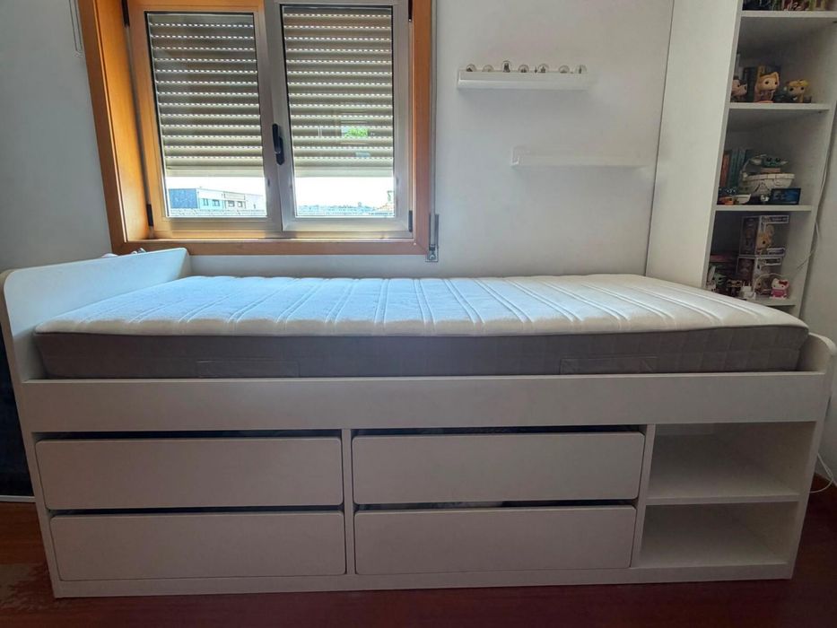 Cama Ikea 90x200 com estrado e colchão