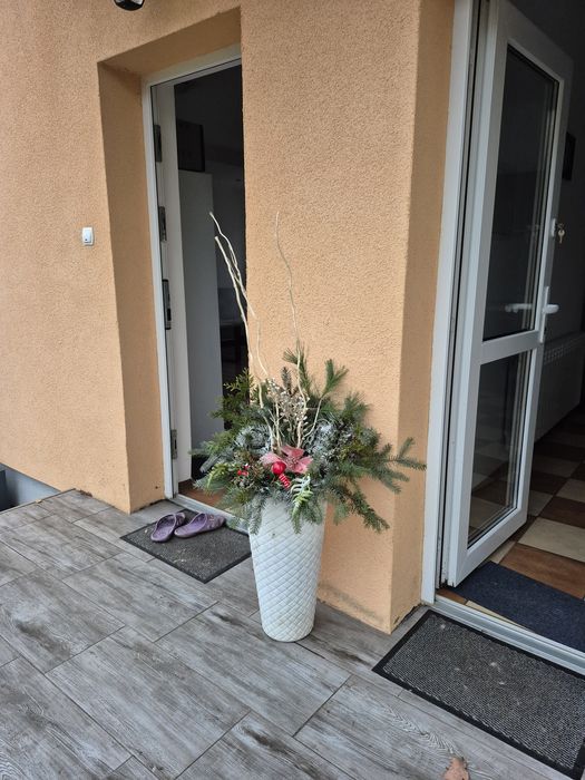 Pokoje  pod  dębem  dla  gości  I pracownikow