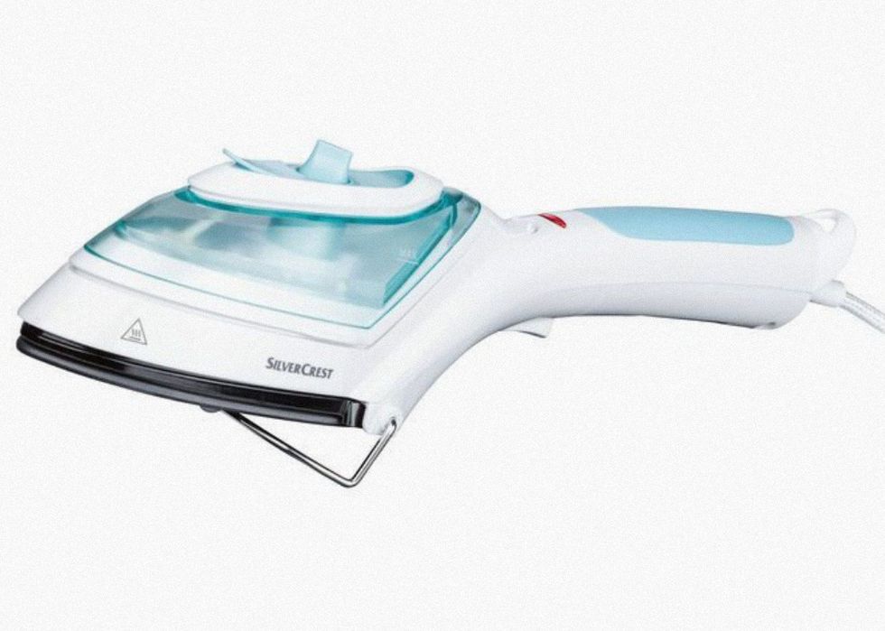 ferro de engomar vertical, varinha mágica, balança, batedeira