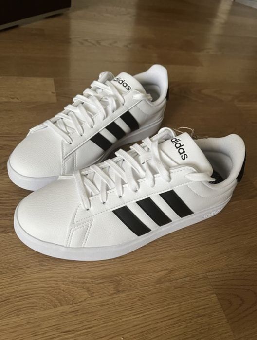 кросівки Adidas, розмір 42