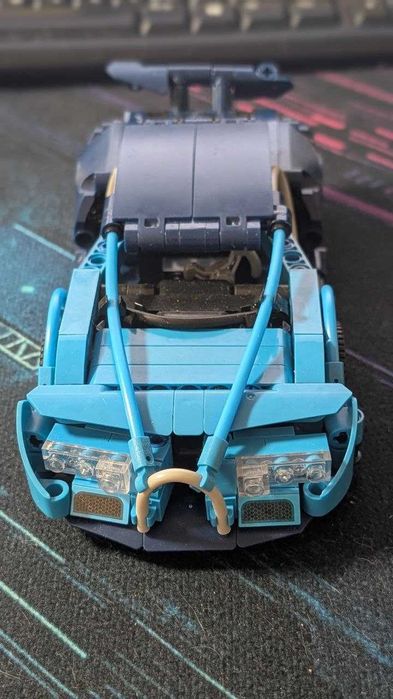 Конструктор типу LEGO зібраний автомобіль машина машинка Bugatti