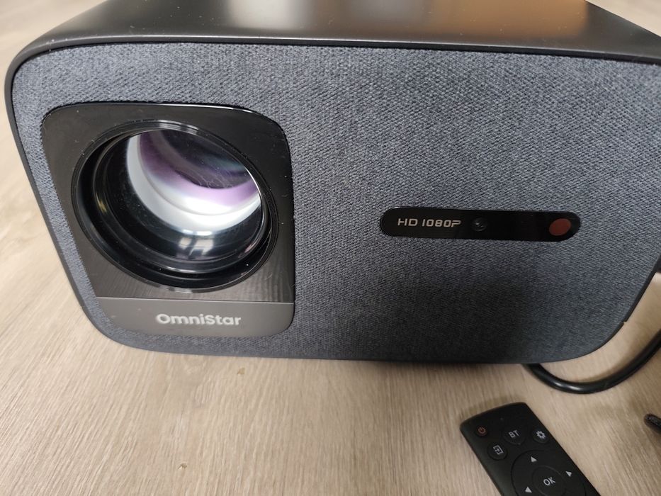 Projektor Omistar