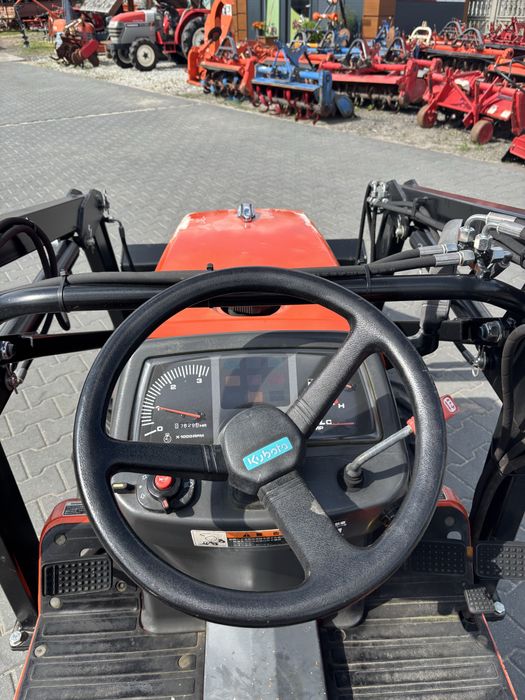 Mini Traktor Kubota B 72.  17km 4x4 z ładowaczem tur.Wspomaganie