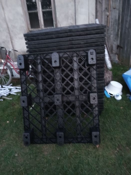 Sprzedam palety plastikowe