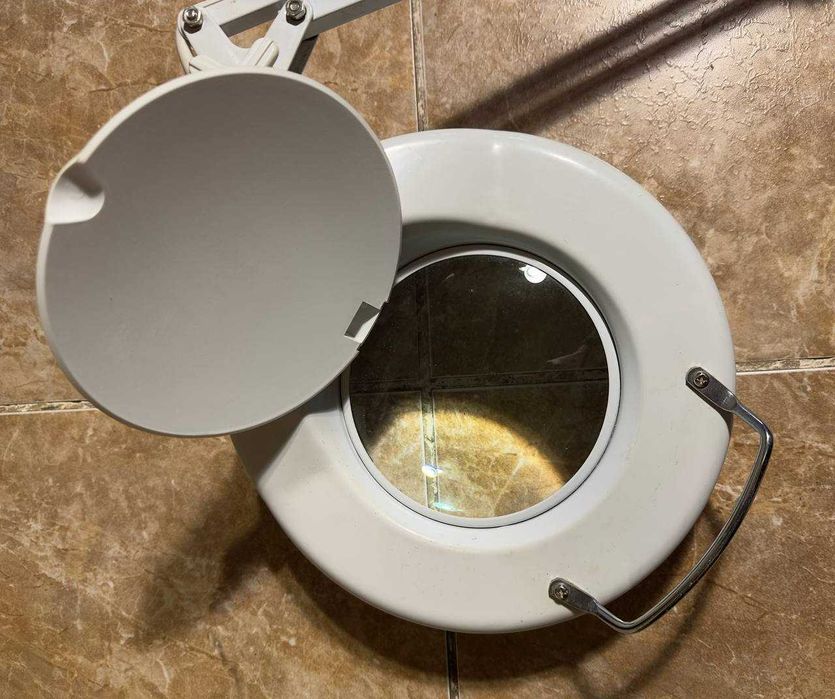 Лупа-лампа на струбціні 8064D 22W, діам-130мм