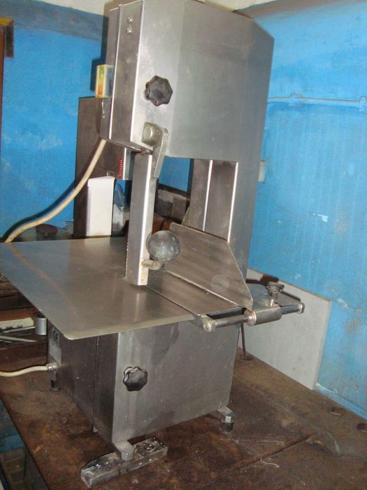 Serra  de  congelados ( talho  ou  peixaria )