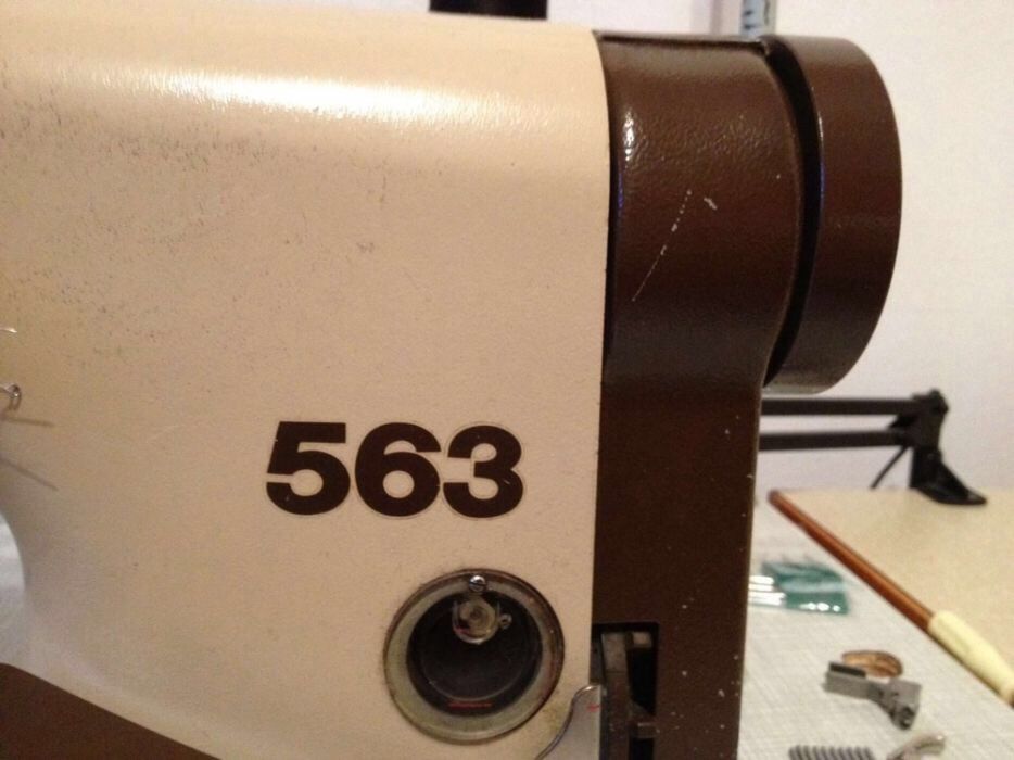 Універсальна промислова Швейна машинка PFAFF 563