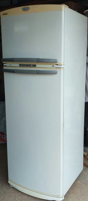 Холодильник Whirlpool