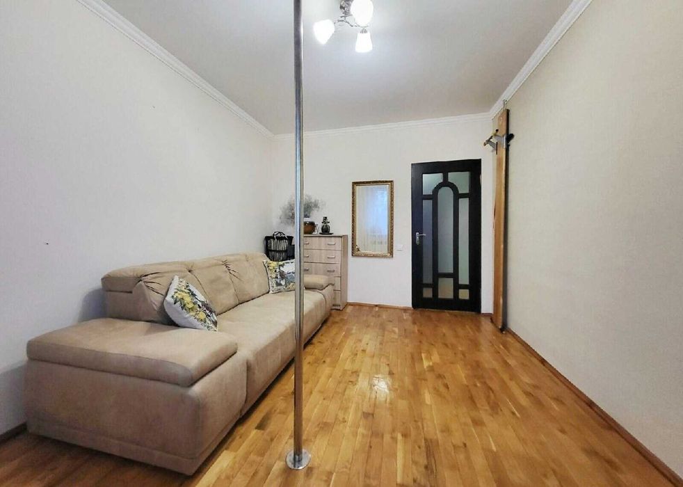 Продам квартиру з гаражем в Центрі міста