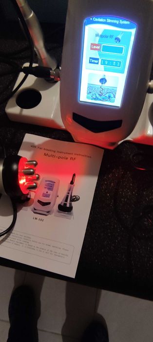 Máquina de cavitação 40K para emagrecimento localizado.
