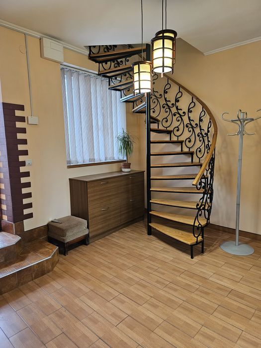 3-кімн квартира-особняк в центрі з видом на ліс
