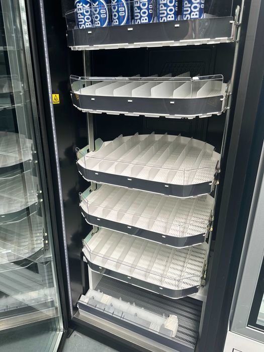Armário frigorifico para latas