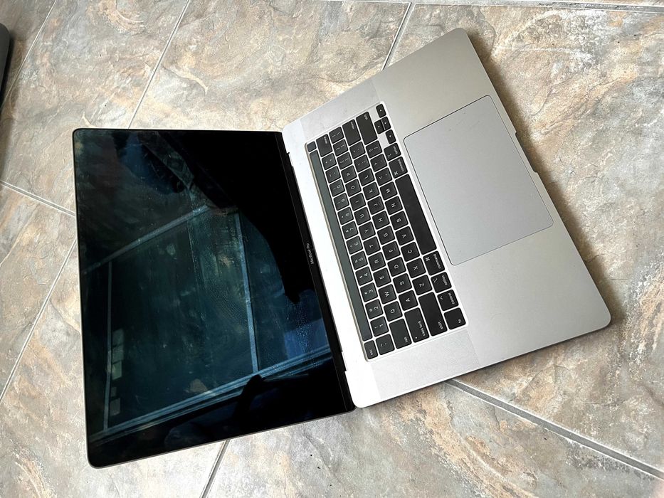 MacBook Pro 16 (A2141) 512Gb 16 Gb ram / 2.6 ghz / Video 1.5 gb