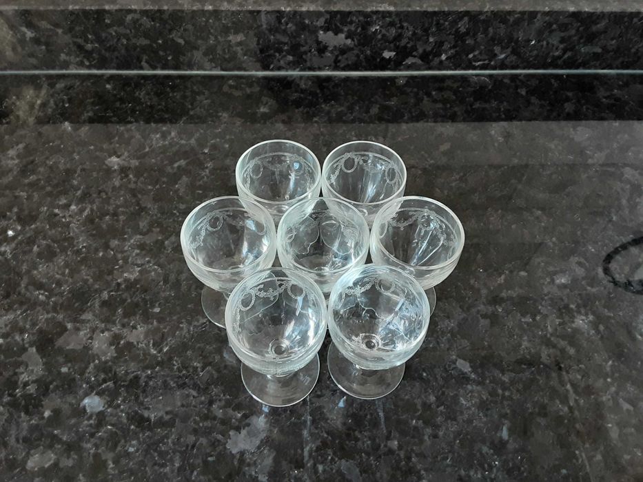 Conjunto de 7 Copos de Licor Antigos/Vintage