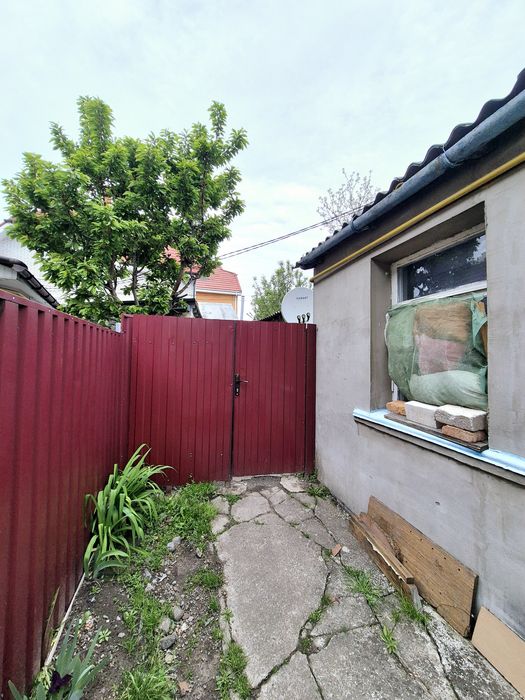 Центр частина будинку вул. Л. Українки 1 кімната без зручностей