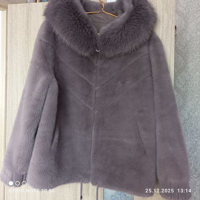 Продам  гарну нову шубку колір бузок  р.54