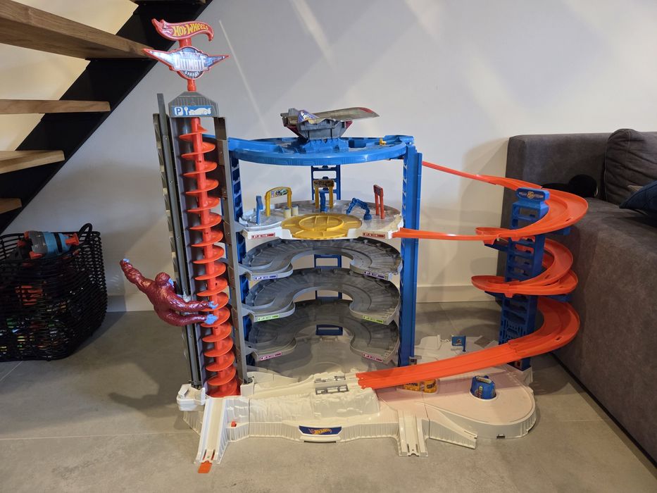 Hot wheels Super Ultimate Garage FDF25